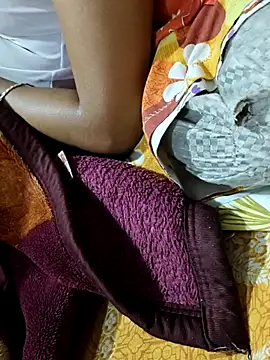 Snapshot of Yashikaa_cpl chatting on December 2, 7:37 pm Yashikaa cpl online show from December 2, 7:37 pm