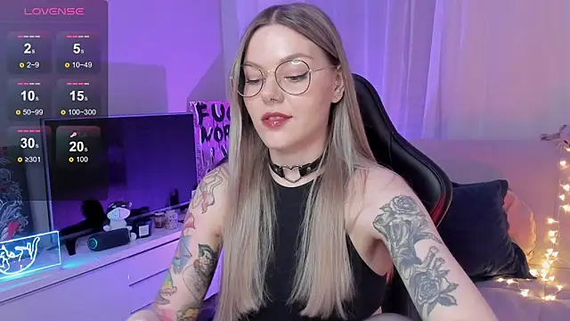 Marta May  online show from October 8, 6:19 pm