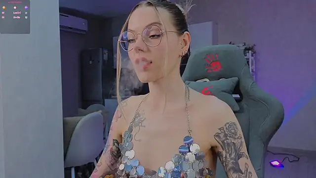 Snapshot of Marta_May_ chatting on June 20, 11:59 am Marta May online show from June 20, 11:59 am