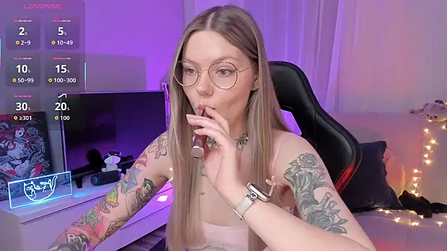 Marta May  online show from October 10, 5:25 pm