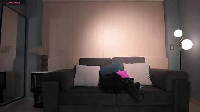 KatieNolan 1 online show from April 17, 6:55 pm