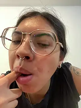 Argentiiniita online show from December 17, 2:11 pm