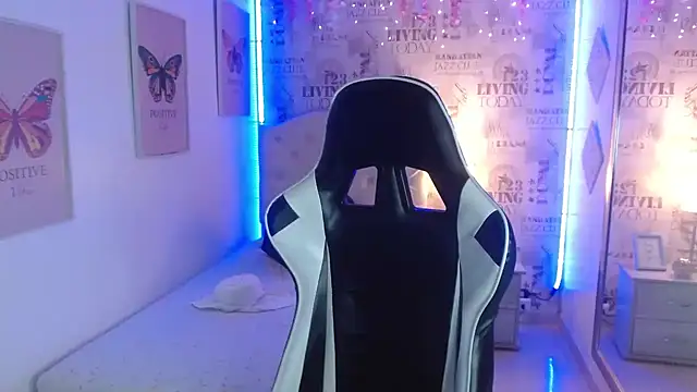 Snapshot of Ivyy_Crystal chatting on March 10, 9:18 pm Ivyy Crystal online show from March 10, 9:18 pm