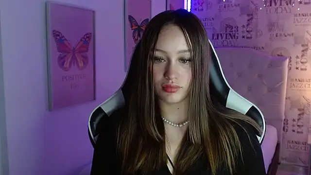 Snapshot of Ivyy_Crystal chatting on February 5, 8:25 pm Ivyy Crystal online show from February 5, 8:25 pm