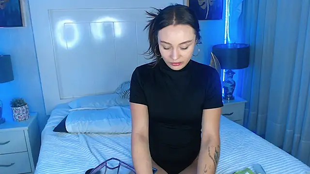 Ivyy Crystal online show from April 16, 9:39 pm