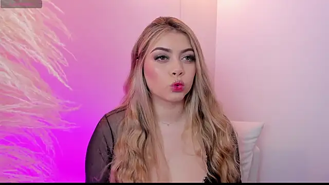 thaliafox  online show from February 19, 9:36 pm