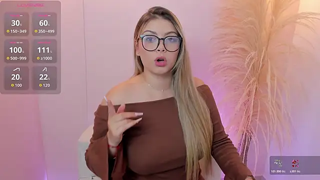 thaliafox  online show from April 30, 8:27 pm