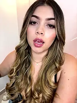 thaliafox  online show from December 2, 8:17 pm