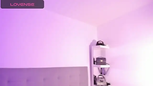 Snapshot of scarlett-jones- chatting on December 22, 7:11 am scarlett-jones- online show from December 22, 7:11 am