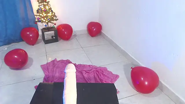 Snapshot of April_sexycurvi chatting on December 15, 8:20 am April sexycurvi online show from December 15, 8:20 am