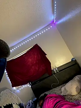 Snapshot of gamingcouple420 chatting on December 13, 8:04 pm gamingcouple420 online show from December 13, 8:04 pm