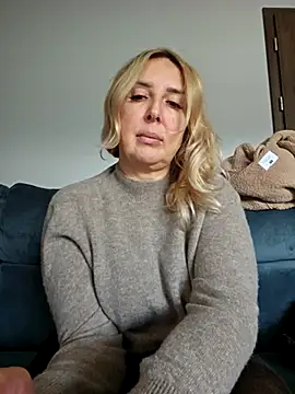 Snapshot of MariaRichi_ chatting on November 27, 12:49 pm MariaRichi online show from November 27, 12:49 pm