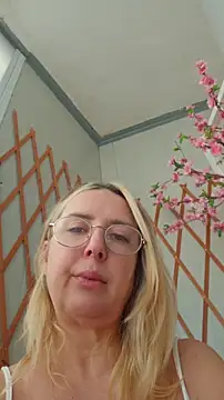 Snapshot of MariaRichi_ chatting on May 26, 6:22 am MariaRichi online show from May 26, 6:22 am