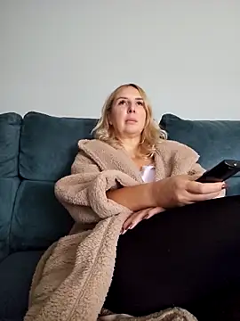 Snapshot of MariaRichi_ chatting on November 21, 8:02 am MariaRichi online show from November 21, 8:02 am