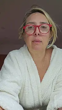 Snapshot of MariaRichi_ chatting on June 11, 6:43 am MariaRichi online show from June 11, 6:43 am