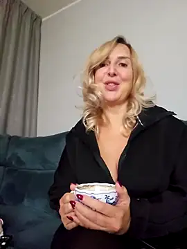 Snapshot of MariaRichi_ chatting on November 11, 8:53 am MariaRichi online show from November 11, 8:53 am