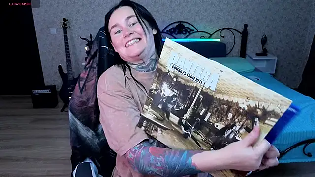 Emmybrightj  online show from June 5, 5:12 am