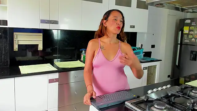 ShainaBonne online show from September 25, 7:42 pm