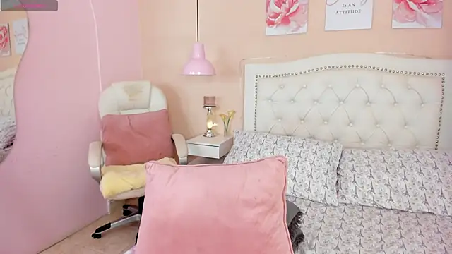 Snapshot of Ashley_Evans18 chatting on February 12, 3:16 pm Ashley Evans18 online show from February 12, 3:16 pm