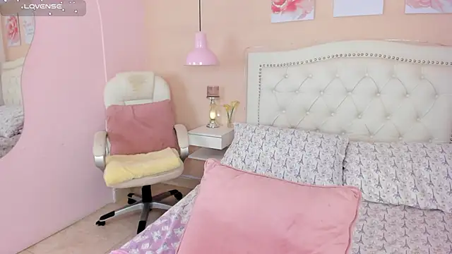 Snapshot of Ashley_Evans18 chatting on February 11, 12:47 pm Ashley Evans18 online show from February 11, 12:47 pm