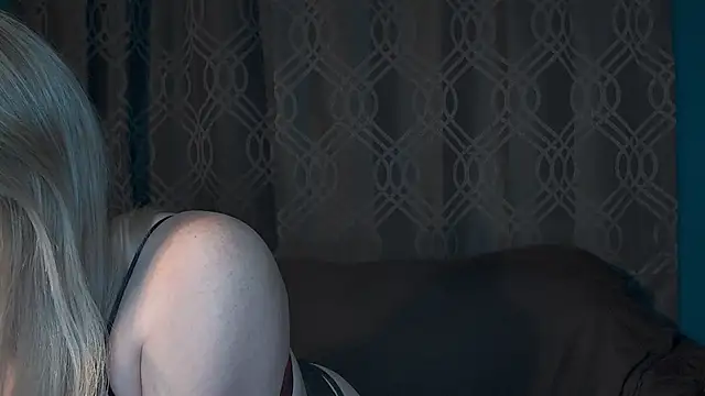 SummerLovingXoXo online show from March 19, 1:49 am