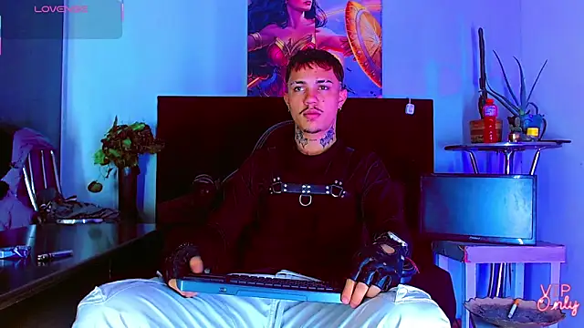 HannibalLester online show from February 6, 4:41 am