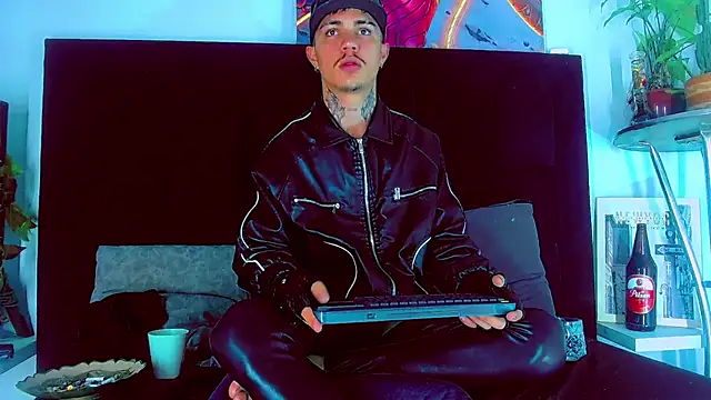 HannibalLester online show from November 30, 4:19 pm