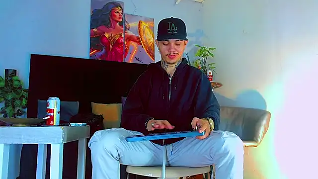 HannibalLester online show from December 18, 4:06 am