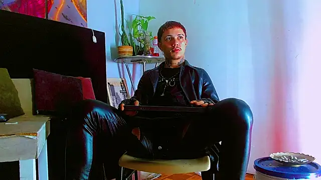 HannibalLester online show from December 14, 4:34 pm