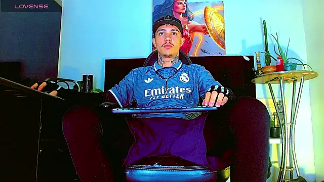 HannibalLester online show from January 17, 4:27 am