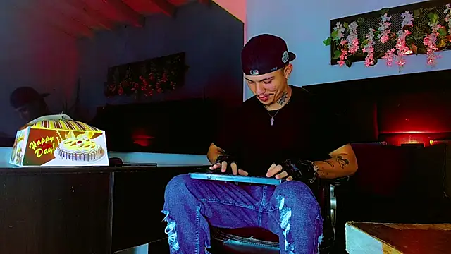 HannibalLester online show from April 18, 3:20 am