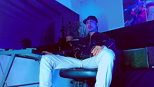 HannibalLester online show from December 21, 5:36 pm