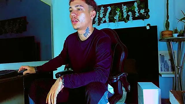 HannibalLester online show from March 13, 4:06 am