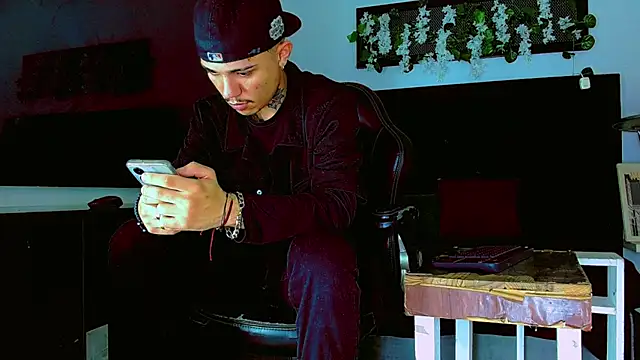 HannibalLester online show from April 21, 4:30 am