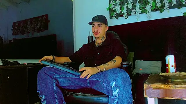 HannibalLester online show from April 12, 5:11 am