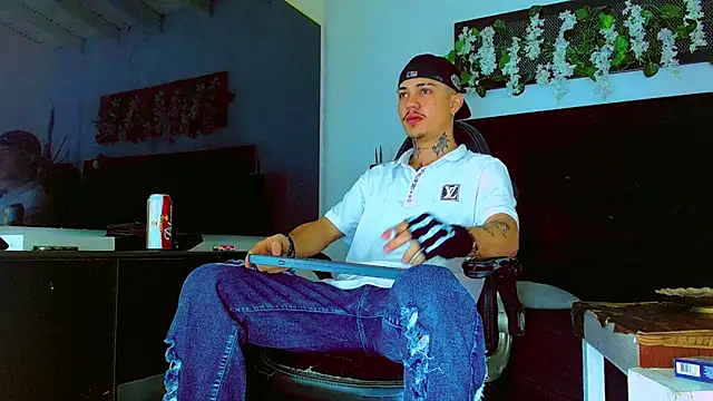 HannibalLester online show from April 10, 4:08 am