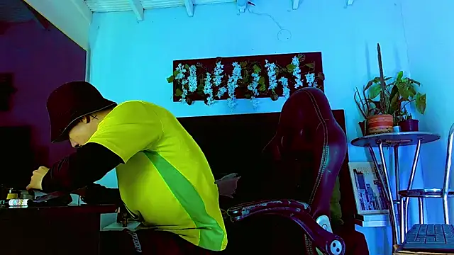 HannibalLester online show from February 25, 3:29 am