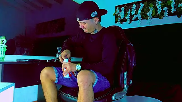 HannibalLester online show from March 20, 2:56 am