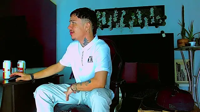 HannibalLester online show from April 7, 3:19 am