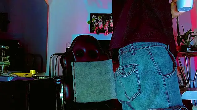 HannibalLester online show from March 29, 6:31 pm