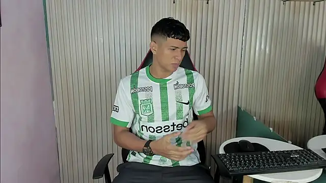 yei-sant online show from November 9, 3:43 am