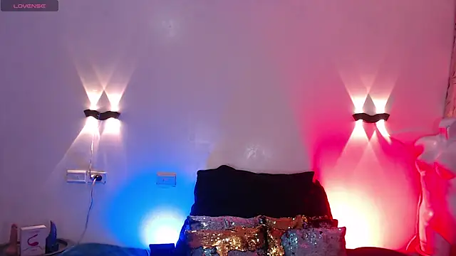 Emili Roux online show from November 10, 12:10 pm