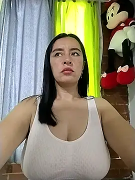 hailey85 online show from April 22, 9:32 pm
