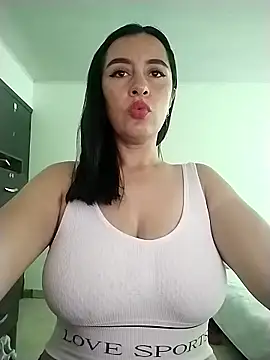 hailey85 online show from March 31, 8:00 pm