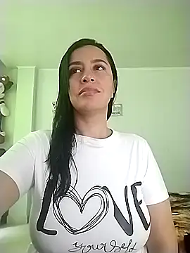 Snapshot of hailey85 chatting on October 18, 7:27 pm hailey85 online show from October 18, 7:27 pm