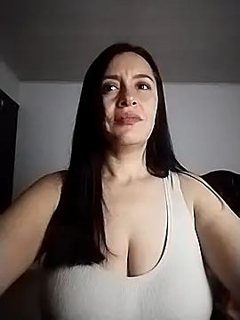 Snapshot of hailey85 chatting on October 14, 11:14 pm hailey85 online show from October 14, 11:14 pm