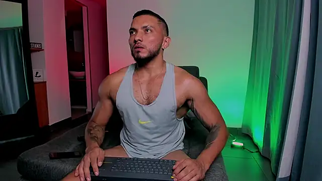 maximusclark1 online show from March 14, 12:21 am