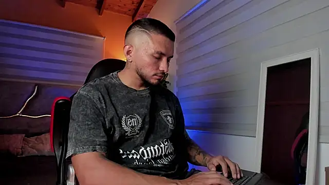 maximusclark1 online show from March 24, 1:49 am