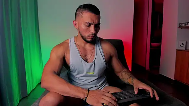 maximusclark1 online show from March 13, 5:00 am