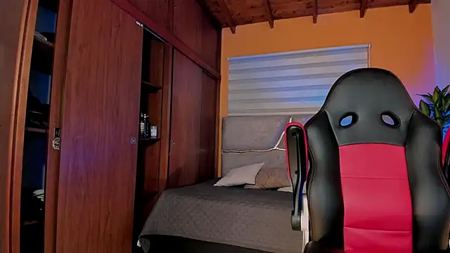 maximusclark1 online show from March 17, 1:30 am